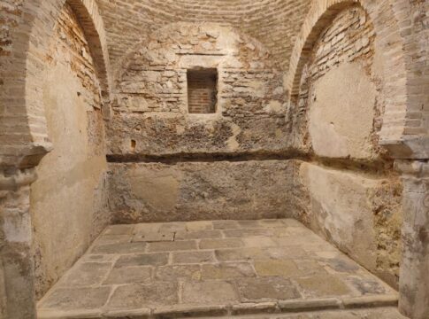 7 Bizarre Facts About Medieval Toilet Habits and Hygiene — History trivia by Trivia Daily