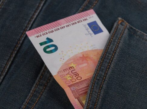 7 Surprising Facts About Banknote Paper and Cotton Fibers — General trivia by Trivia Daily