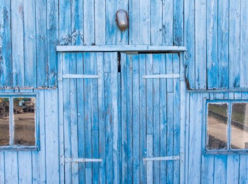 Why Barns Are Painted Red: The Historical Chemistry — General trivia by Trivia Daily