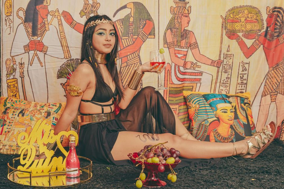 9 Bizarre Facts About Cleopatra Living Closer to iPhone