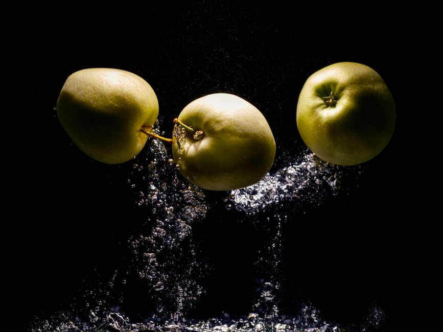 Apples Float Because Theyre 25% Air: The Science — Food & Drink trivia by TrivBits