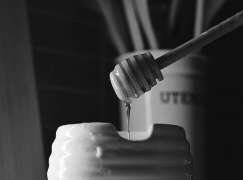 13 Strange Facts About Honey That Never Expires — Quick Facts trivia by TrivBits