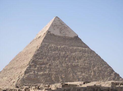 7 Shocking Facts About Cleopatra and Pyramid Age Gap — General trivia by TrivBits