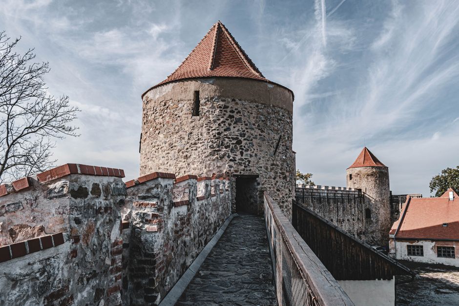 Why Medieval People Slept in Two Shifts Until 1800s — History trivia by TrivBits