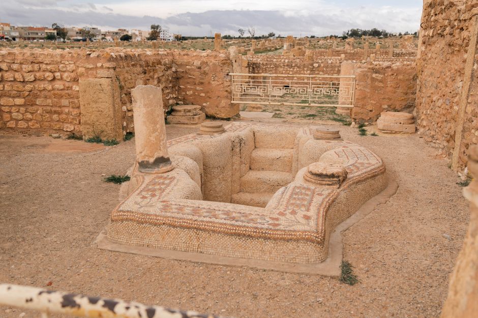 7 Bizarre Facts About Ancient Roman Urine Tax System — History trivia by TrivBits