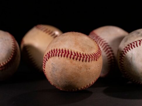 What Causes Baseballs Curve Ball: Spin Physics — Sports trivia by TrivBits