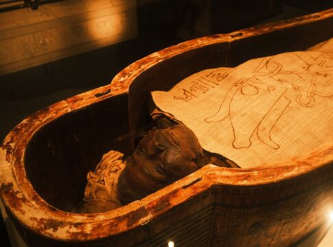 7 Bizarre Facts About Victorian Mummy Unwrapping Parties — History trivia by TrivBits