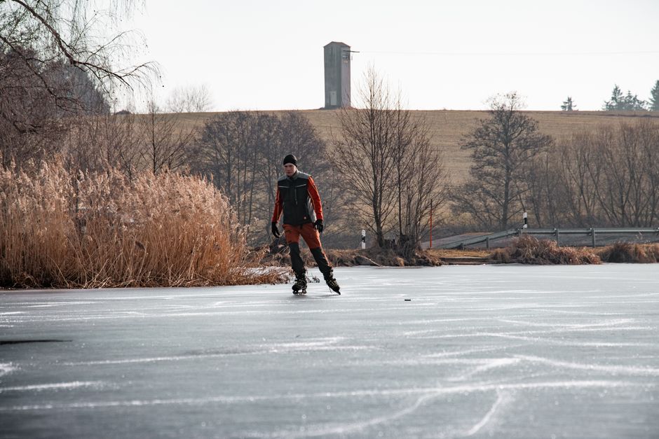 What Causes Ice to Be Slippery: Skating Science Truth — Sports trivia by TrivBits