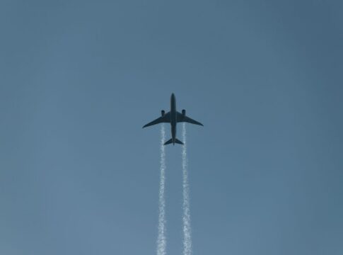 What Causes Airplane Contrails to Linger: Cloud Science — General trivia by TrivBits