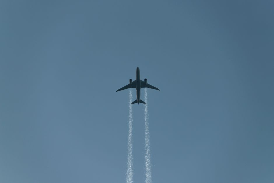 What Causes Airplane Contrails to Linger: Cloud Science — General trivia by TrivBits
